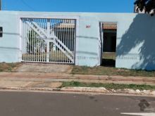 Ótima casa em localização privilegiada com 2 quartos