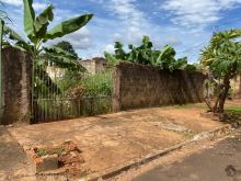 Terreno todo murado