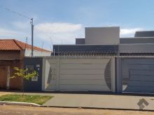 Linda casa 1 suíte e 2 quartos