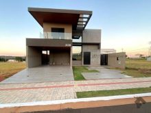 226m² 3 suítes e piscina