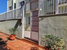 3 dormitórios sendo 1 suíte e quintal privativo