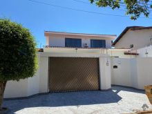 Sobrado em bairro nobre