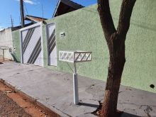 Com amplo quintal gramado