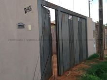 Casa térrea com 02 quartos