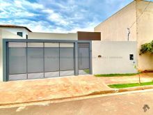 Imóvel novo - espaço na frente e no fundo